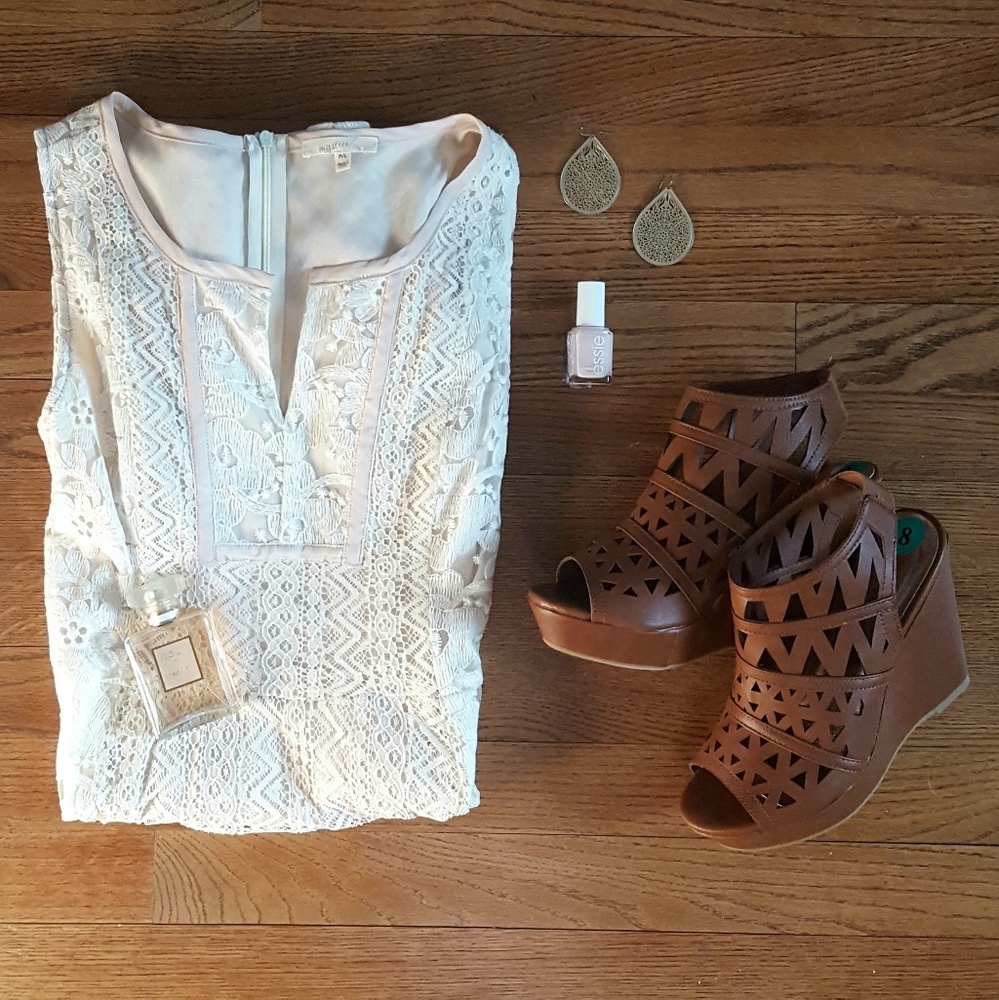 SALE Sleeveless Lace Dress